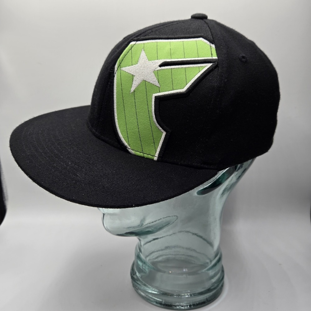 Famous Brand Apparel Fame Classic Badge Flex Fit Black Stretch Fit Cap Hat L/XL